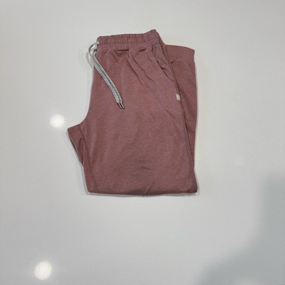 Vuori Dusty Rose Performance Jogger. EUC